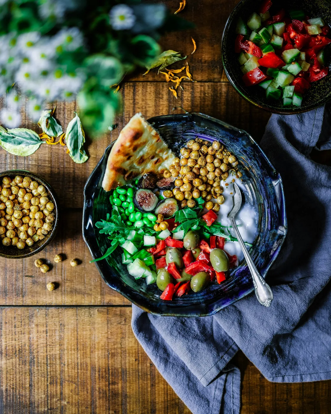 Balanced plate with vegetables, grains and protein-rich everyday food